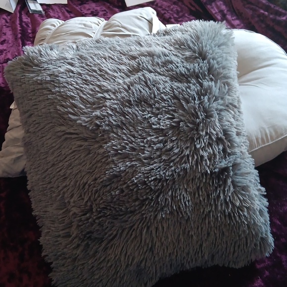 Grey pillow set3 grey NWOT - Picture 3 of 3